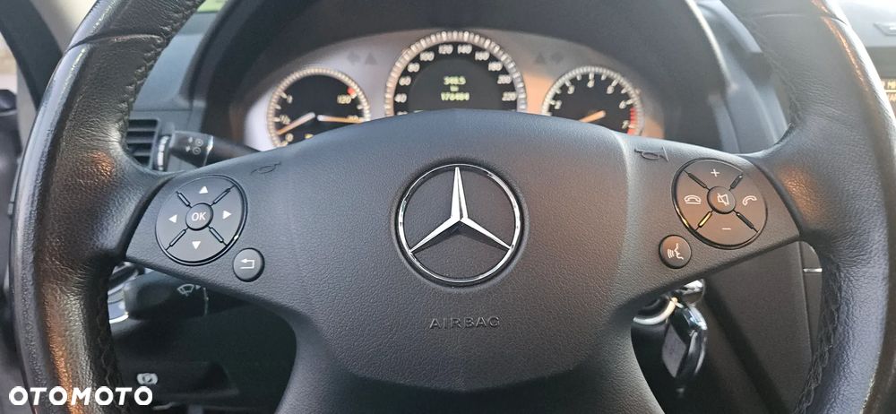 Mercedes-Benz Klasa C ver-180-blueefficiency-7g--tronic-avantgarde - 32