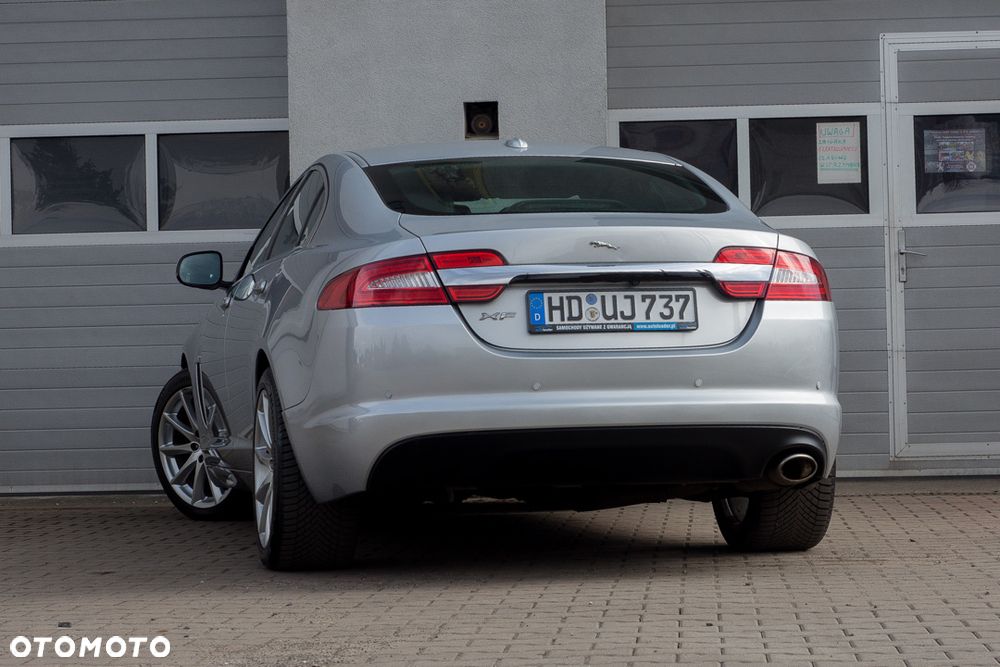 Jaguar XF 2.2 D Luxury - 9