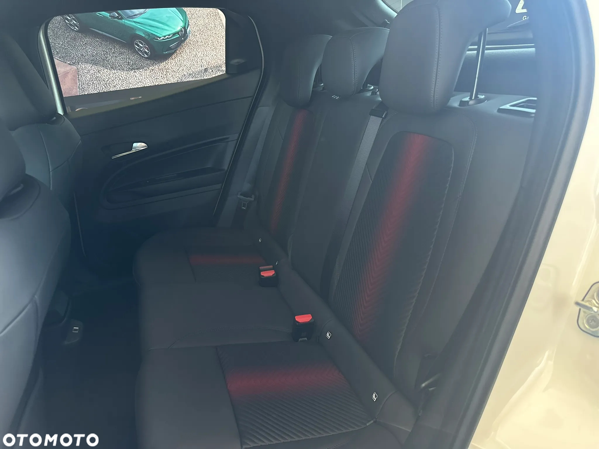 Alfa Romeo Junior 1.2 mHEV Ibrida Q4 eDCT - 10