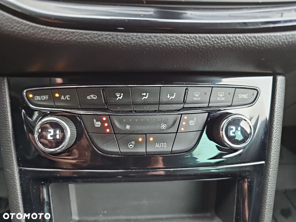 Opel Astra V 1.2 T GS Line S&S - 25