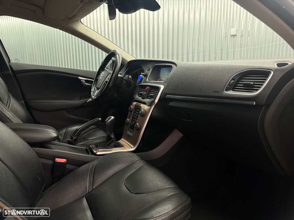 Volvo V40 Cross Country 2.0 D3 Momentum - 15