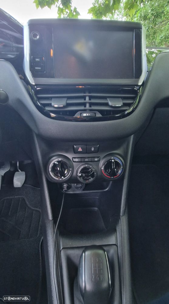 Peugeot 208 PureTech 82 Style - 12