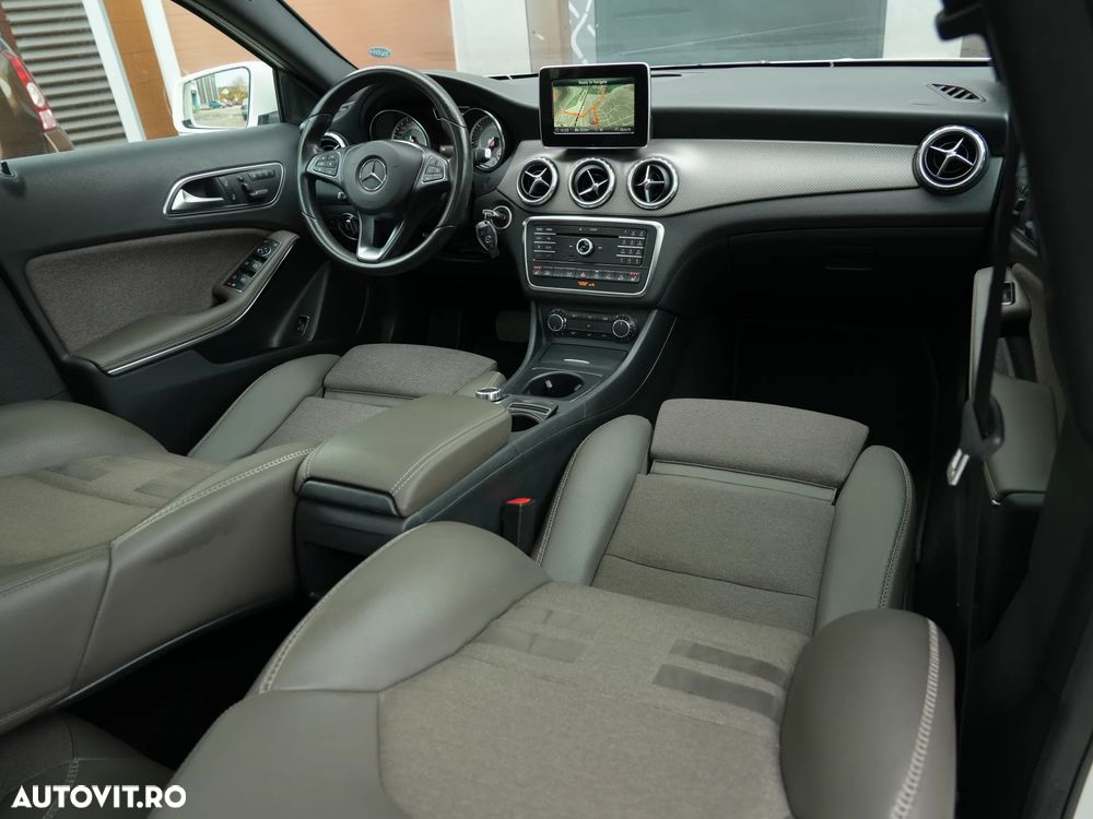 Mercedes-Benz GLA 200 d 4MATIC 7G-DCT Style - 11