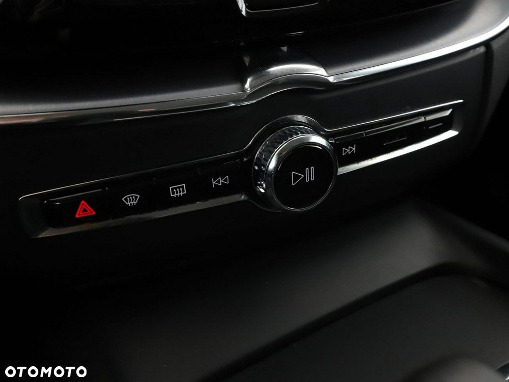 Volvo XC 60 B4 D Geartronic Momentum Pro - 28