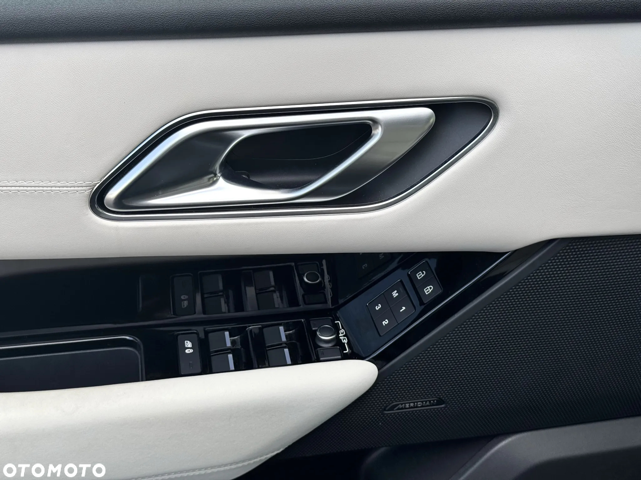 Land Rover Range Rover Velar D200 R-Dynamic SE - 16