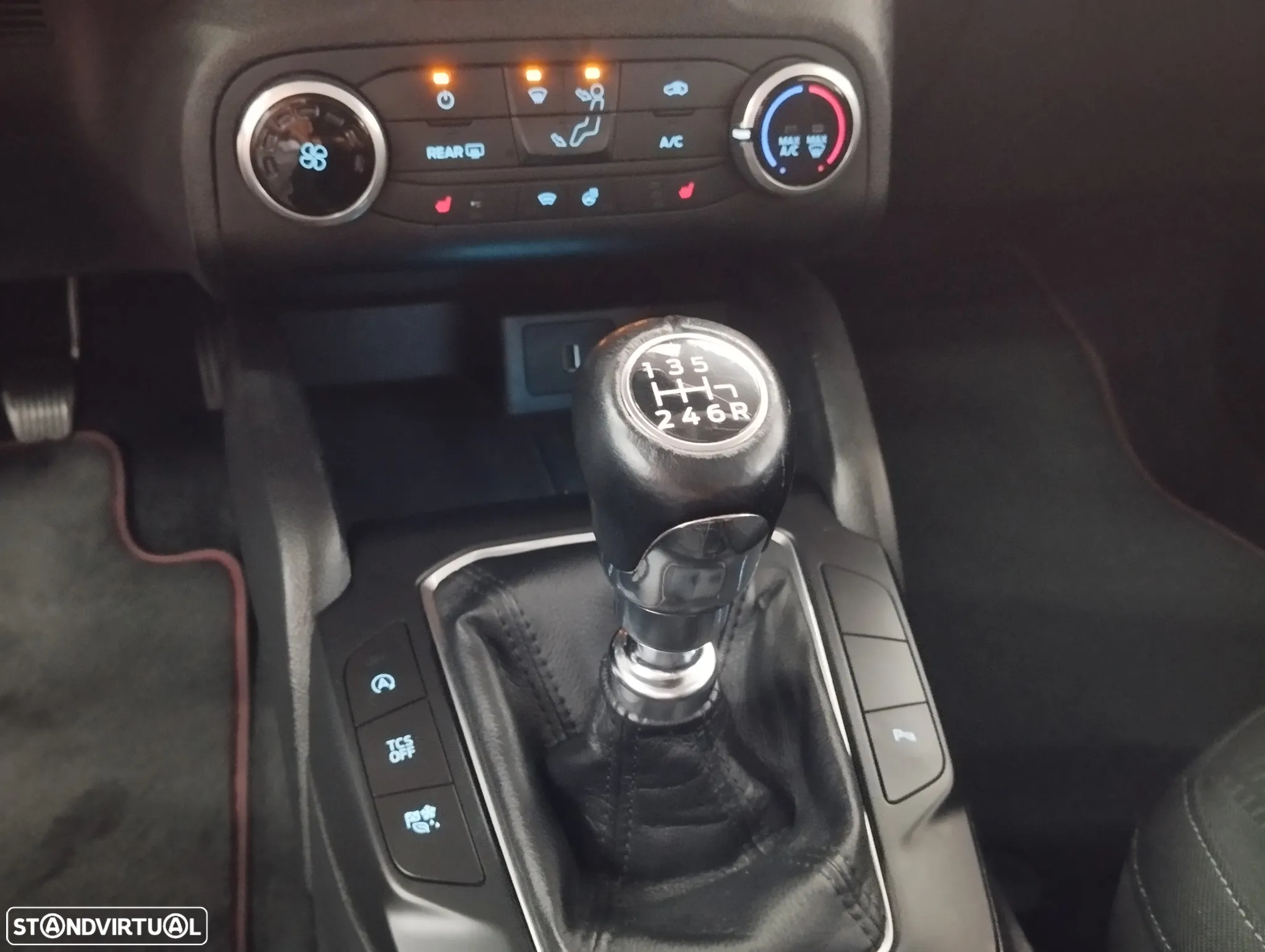 Ford Focus 1.0 EcoBoost Business - 24