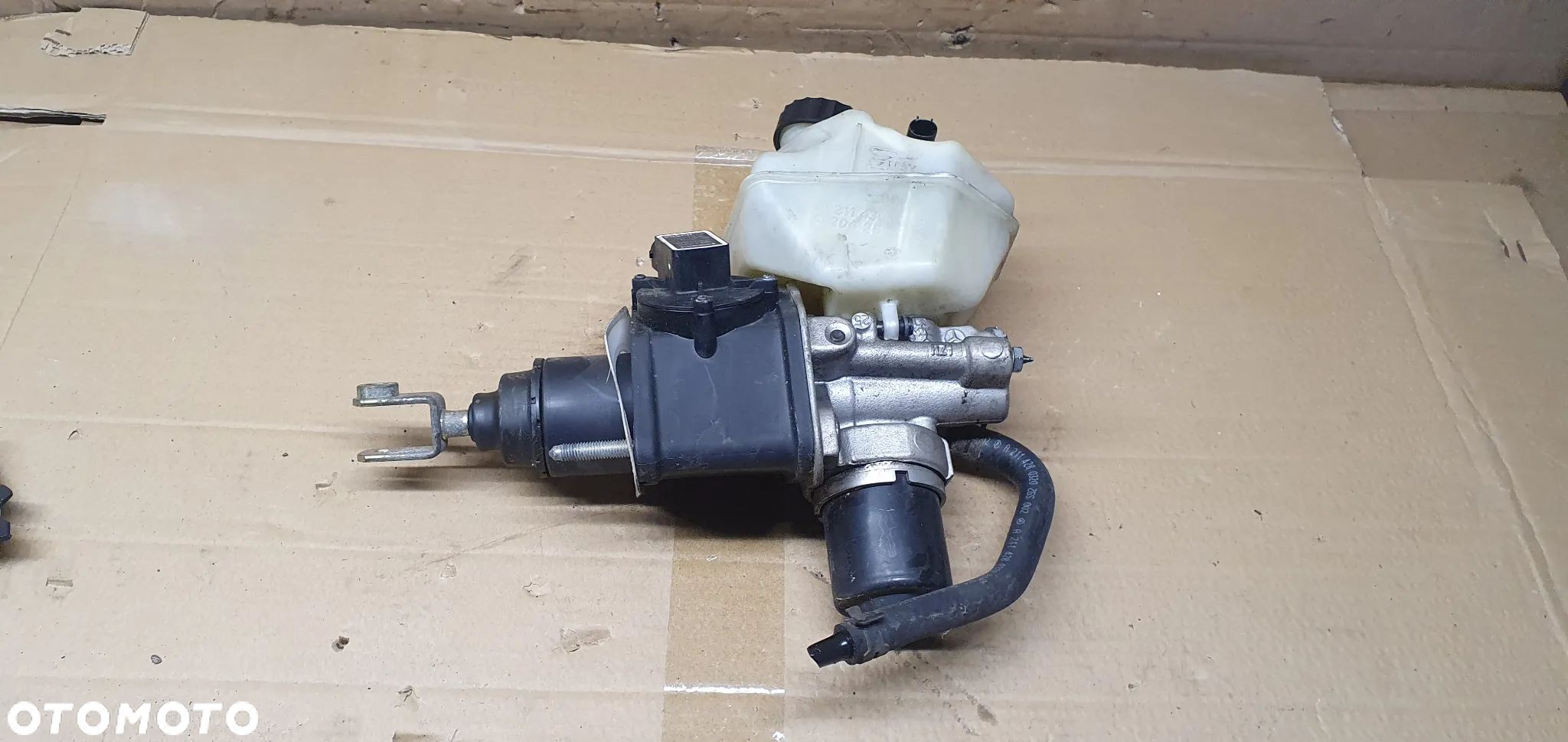 Serwo wspomaganie hamulca Mercedes W211 A0004300312 - 1