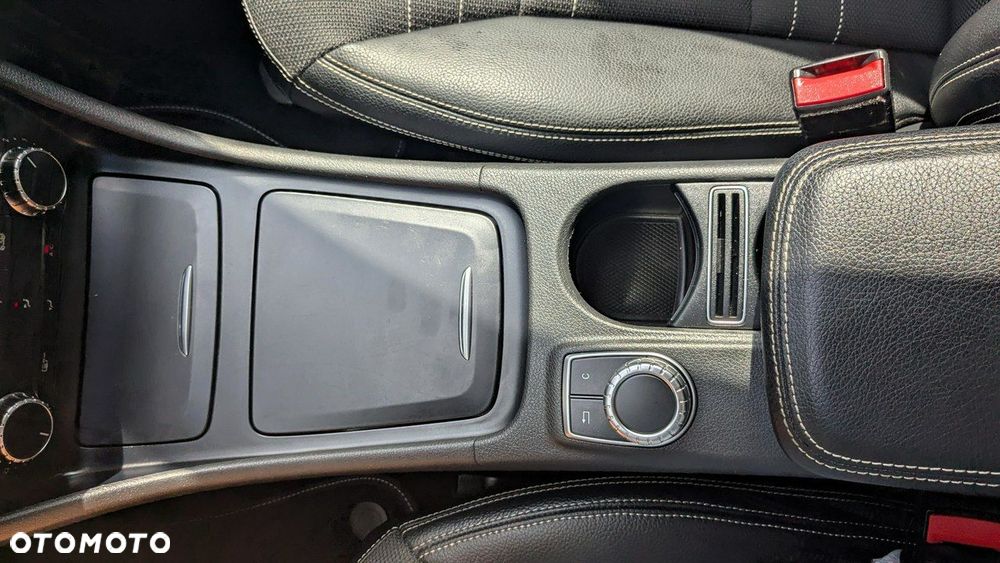 Mercedes-Benz GLA - 37