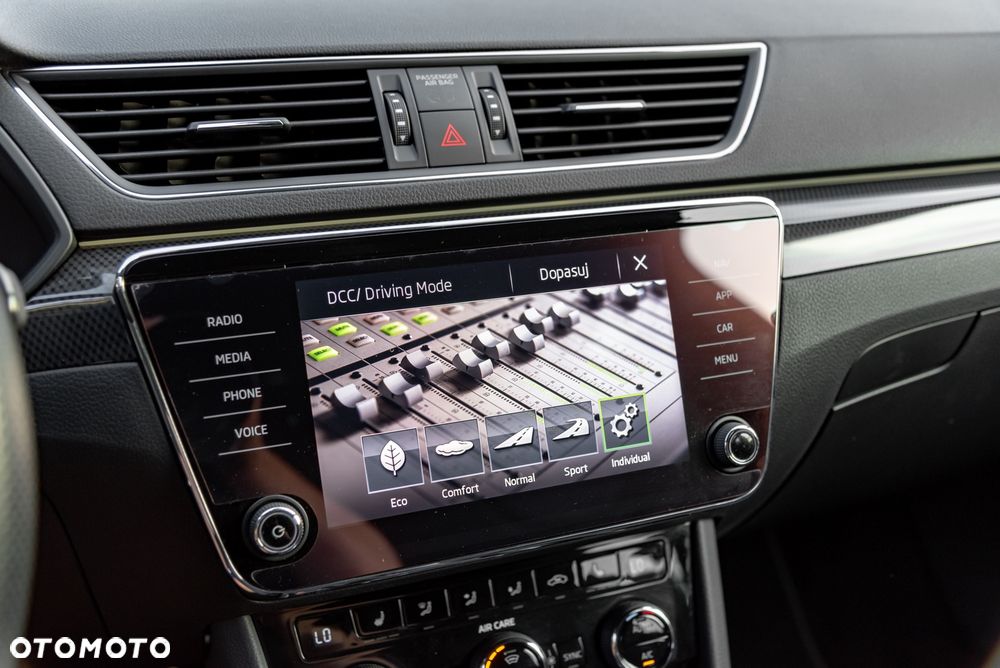Skoda Superb 2.0 TSI DSG SportLine - 34