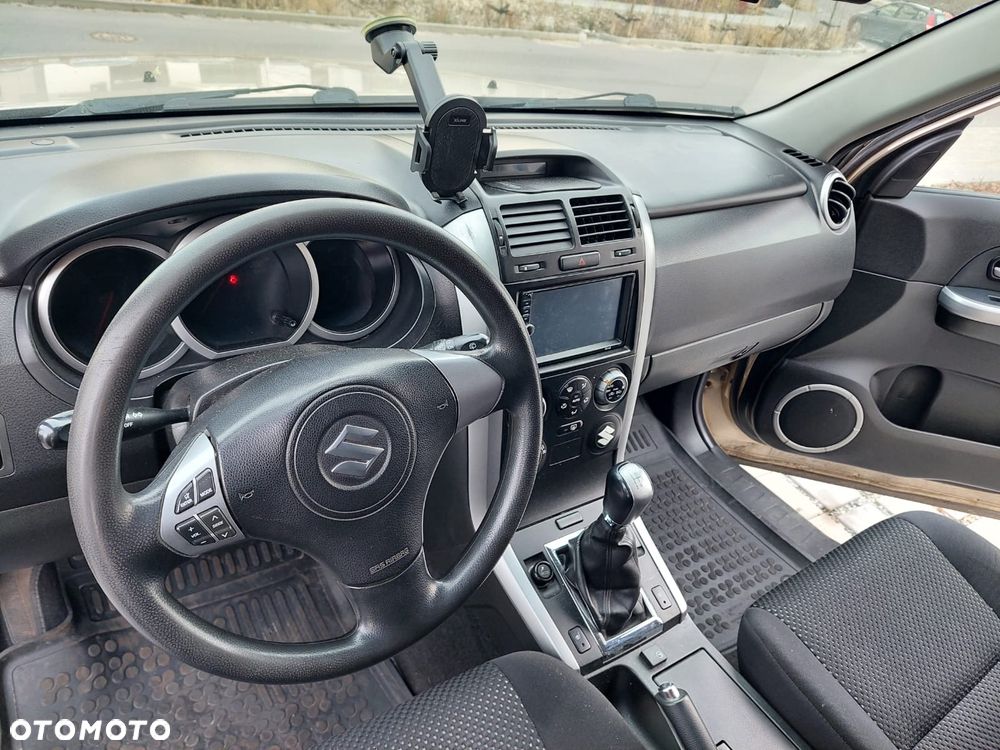 Suzuki Grand Vitara 2.0 - 6