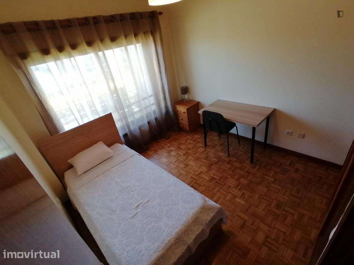 Quarto - localizado em Vila nova de gaia - Grande imagem: 4/23