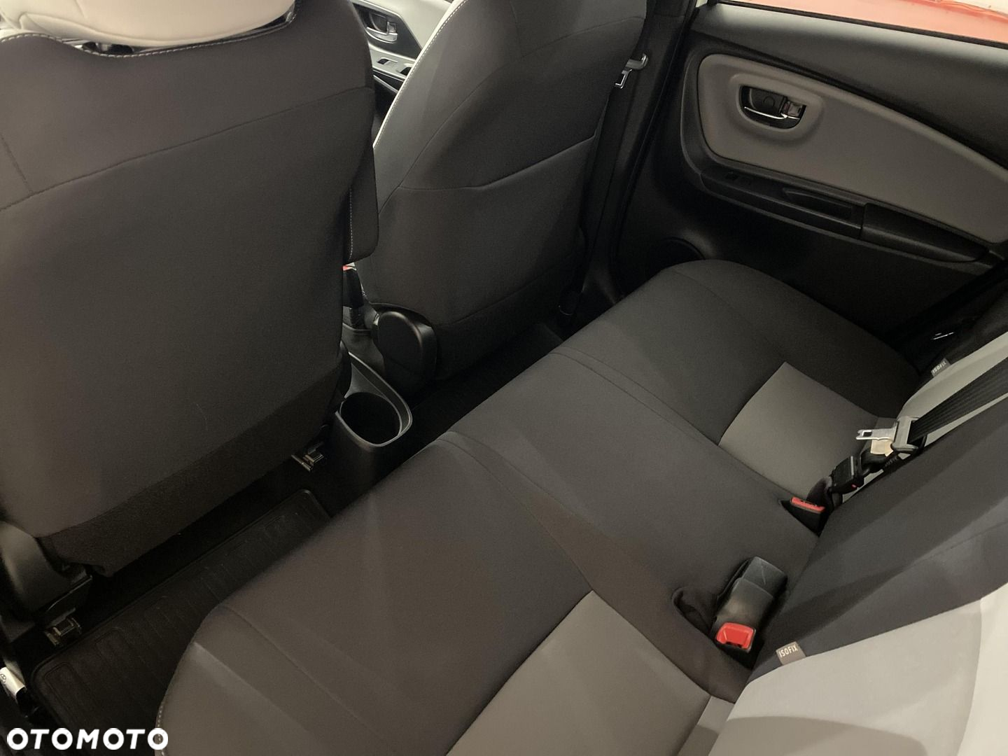 Toyota Yaris Hybrid 100 Selection Pure - 11