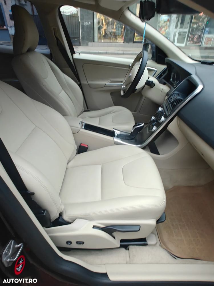 Volvo XC 60 D5 AWD Momentum - 3