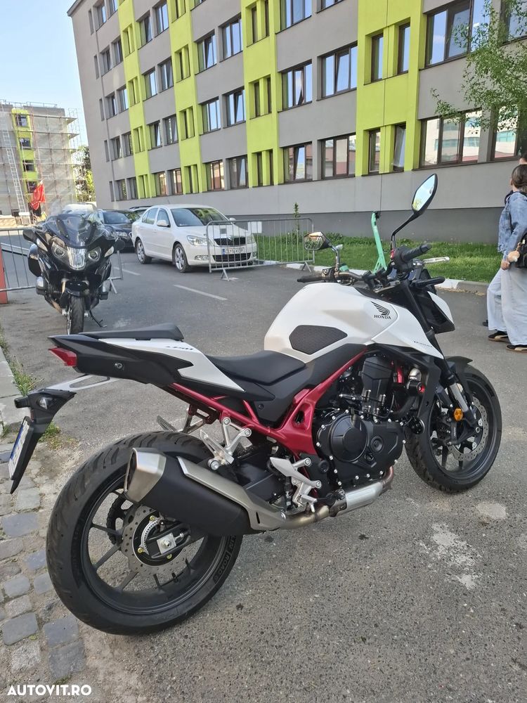 Honda CB 750 Hornet - 2