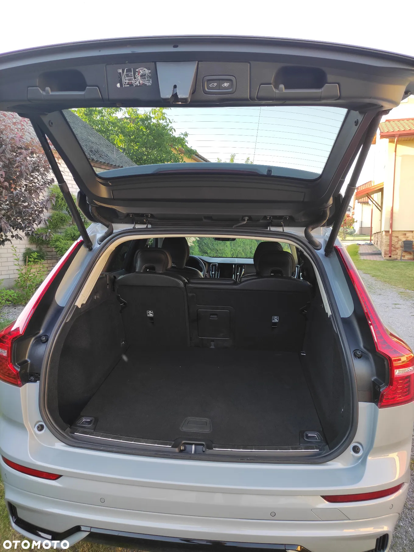 Volvo XC 60 B5 B AWD Plus Dark - 20