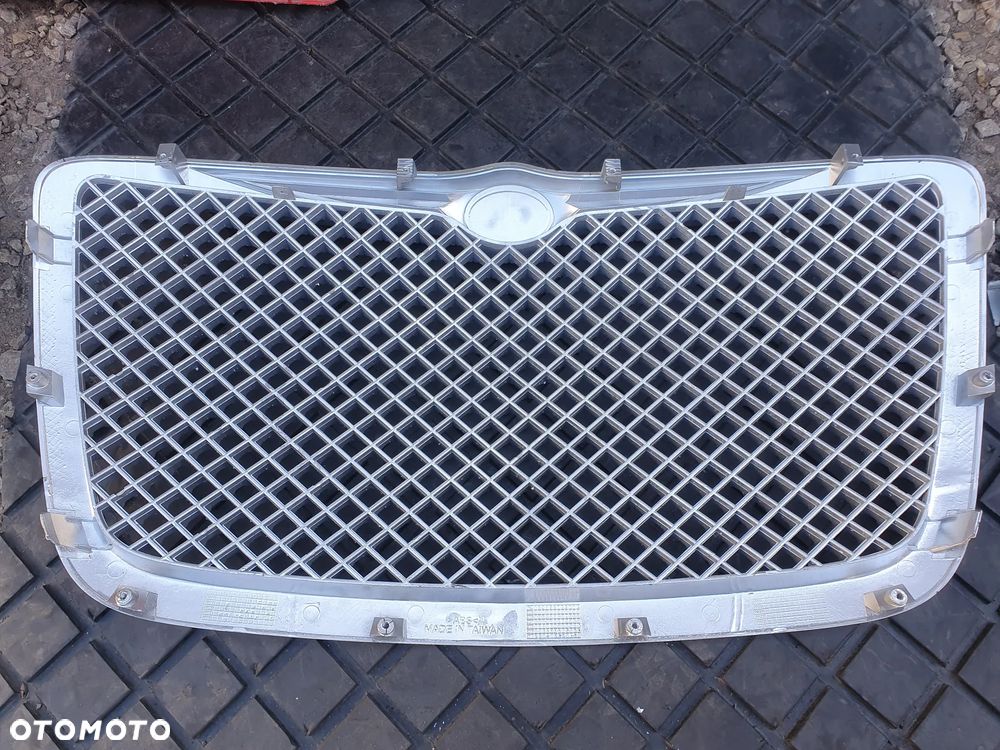 ATRAPA GRILL CHRYSLER 300C - 7