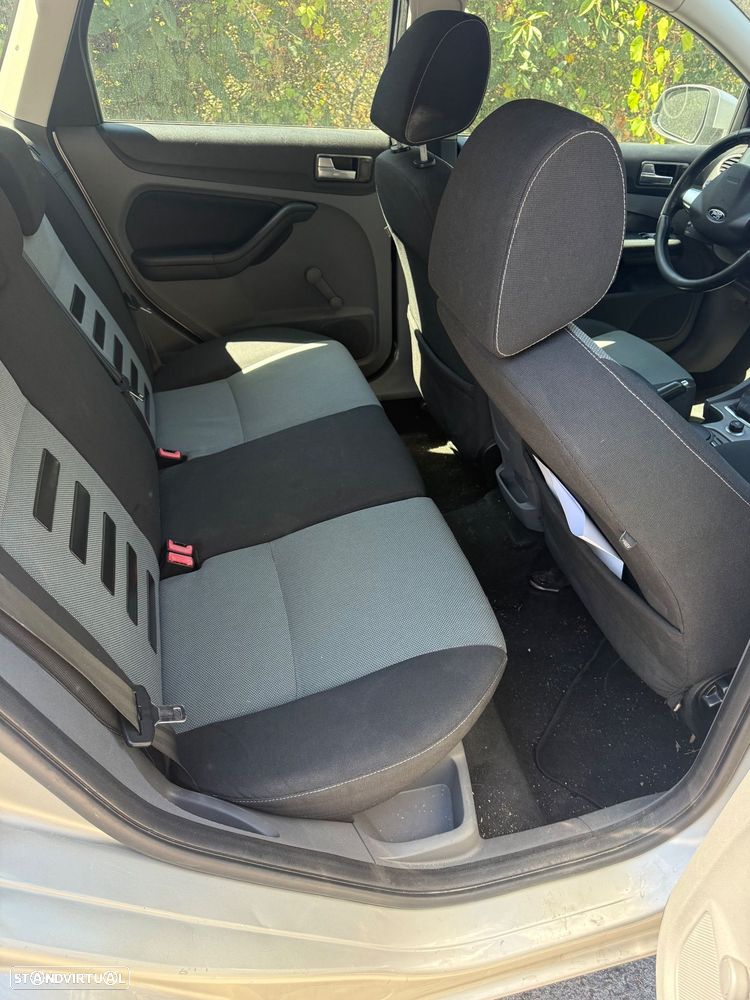 Ford Focus SW 1.6 TDCi Titanium — fotografia 8