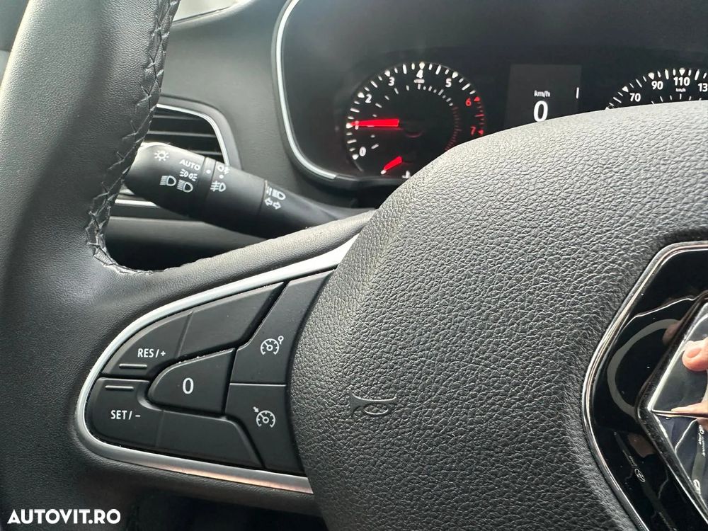 Renault Megane TCe 140 EDC GPF Intens - 9