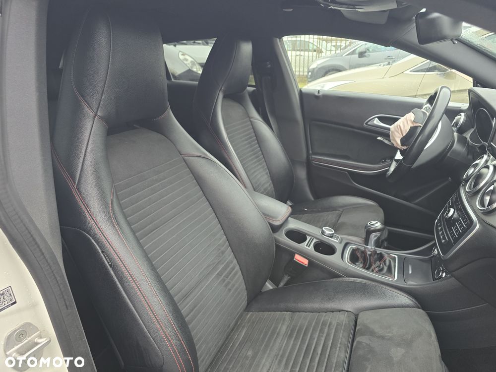 Mercedes-Benz CLA 180 AMG Line - 27