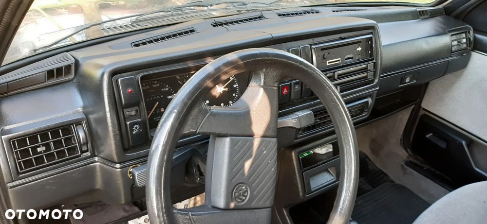 Volkswagen Golf 1.6 - 13