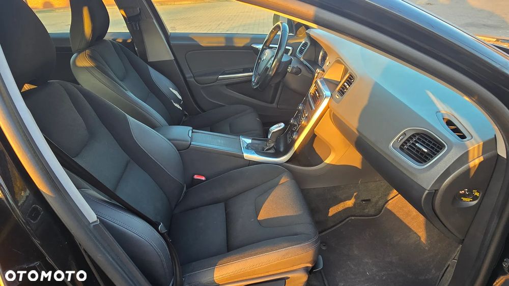 Volvo V60 D4 Geartronic RDesign - 12