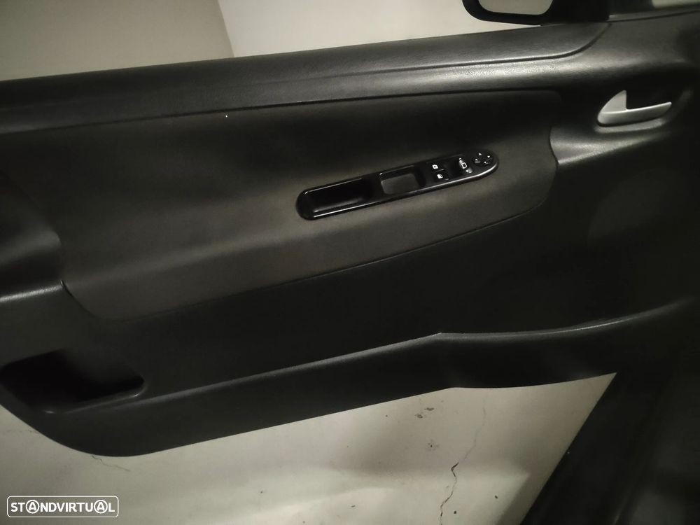 Peugeot 207 1.4 HDi Urban — fotografia 7