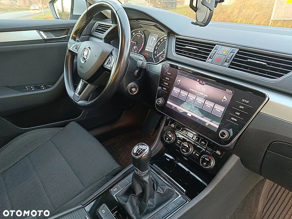 Skoda Superb 2.0 TDI Ambition - 28