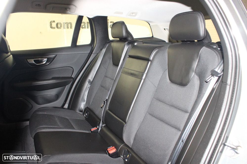 Volvo V60 2.0 T8 AWD TE Momentum - 25