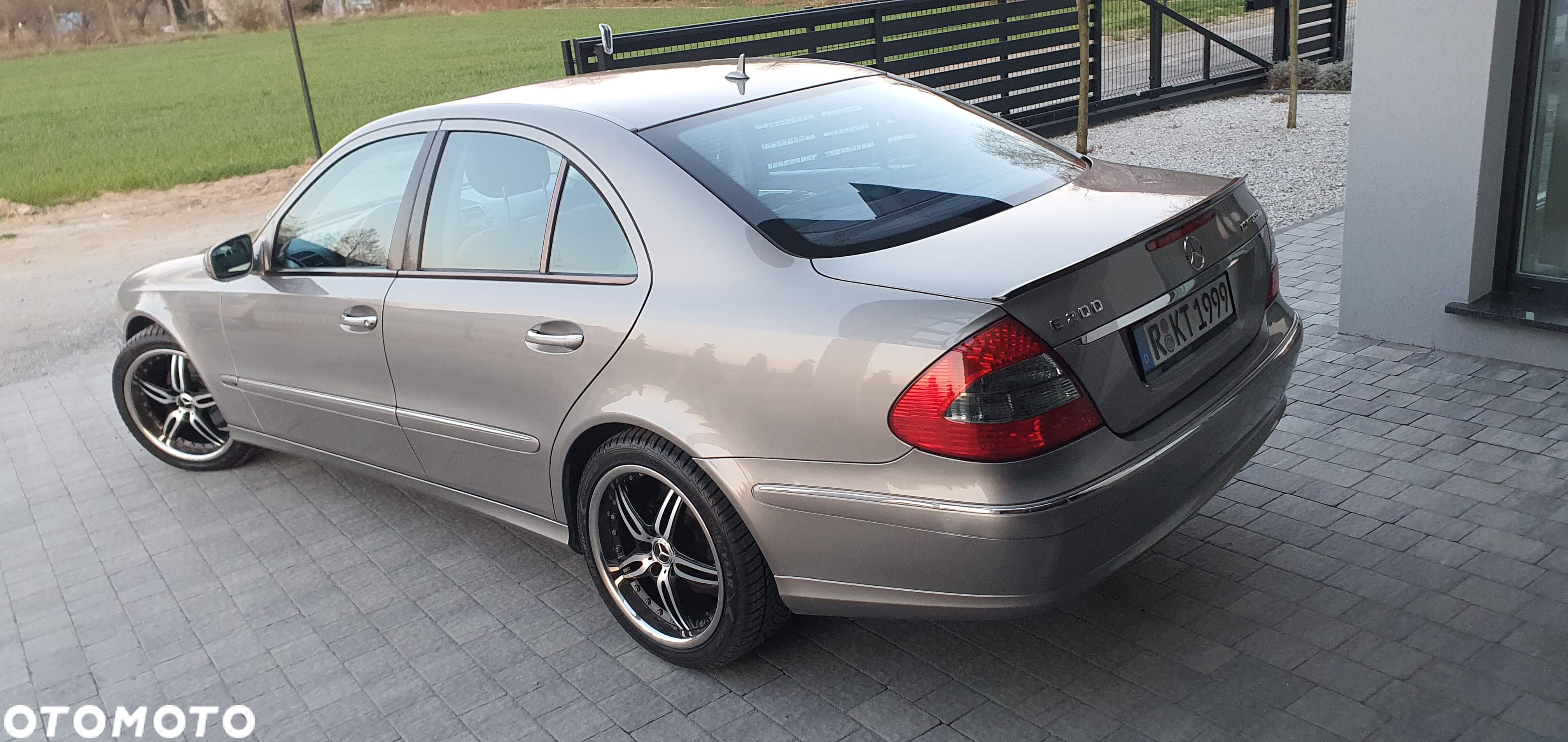 Mercedes-Benz Klasa E - 12