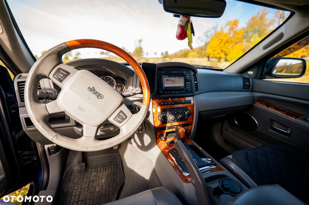 Jeep Grand Cherokee - 12