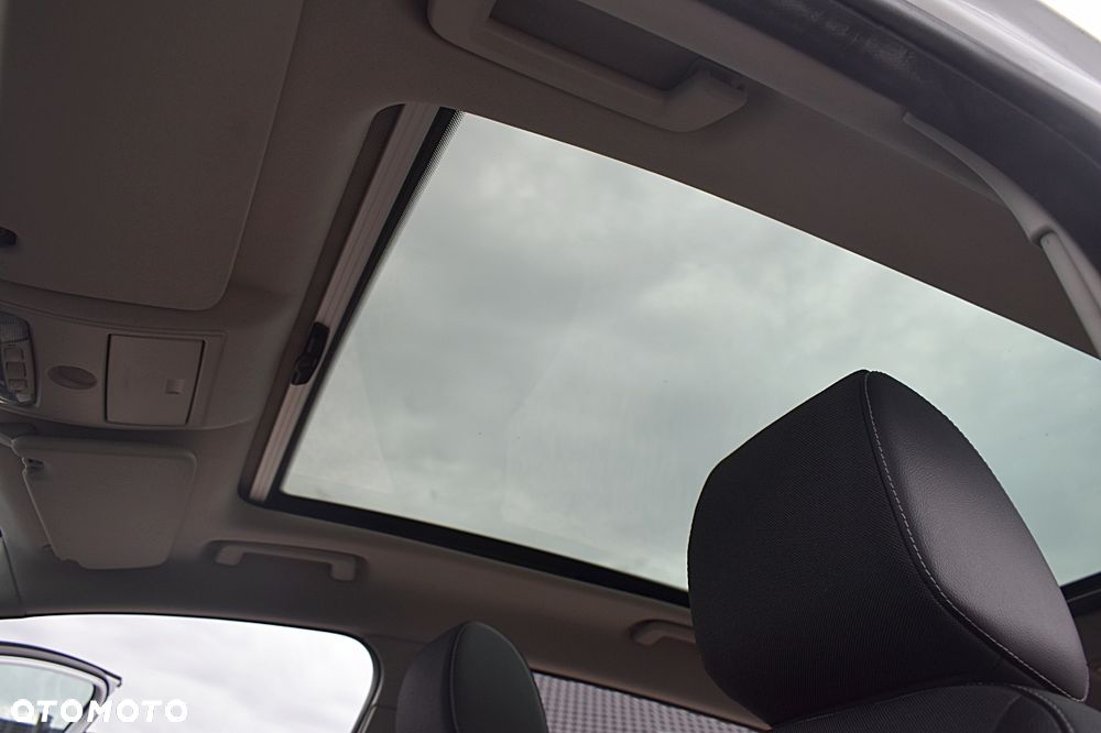 Ford Kuga 2.0 TDCi 2x4 Titanium - 35