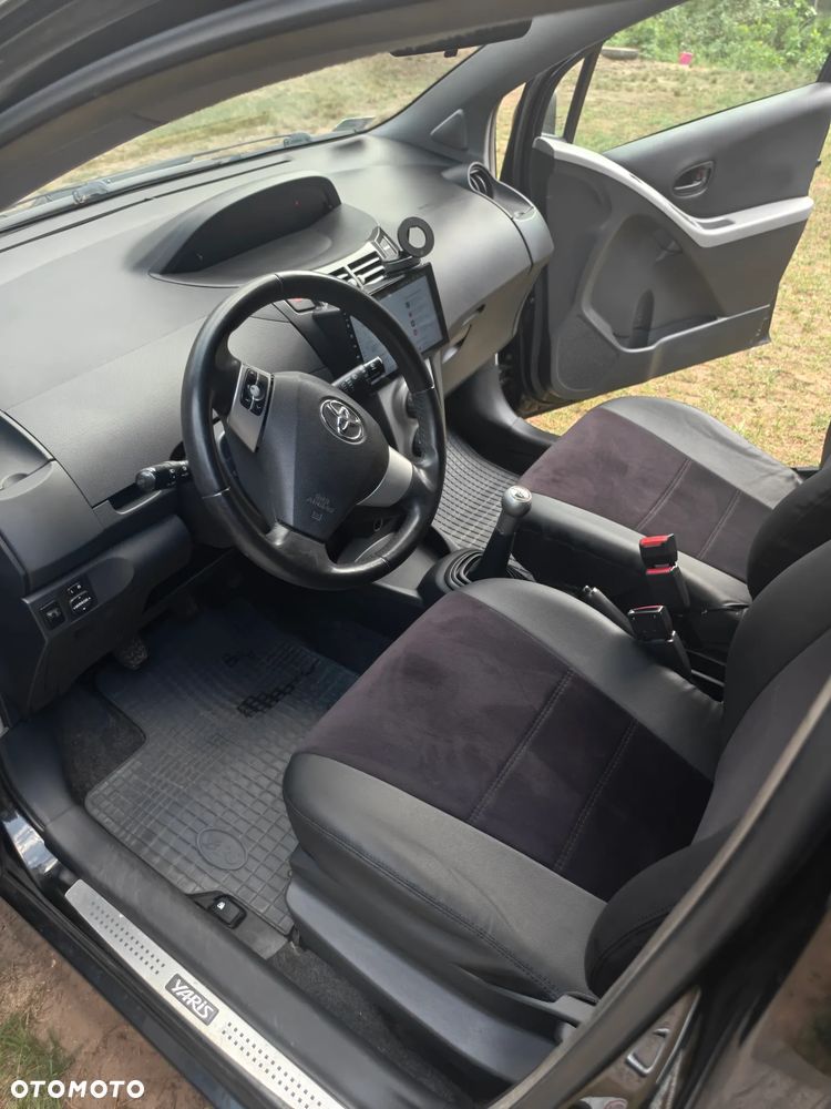 Toyota Yaris 1.3 Sol - 24