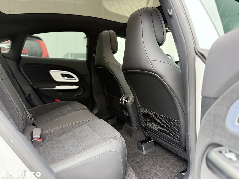 Mercedes-Benz CLA - 34