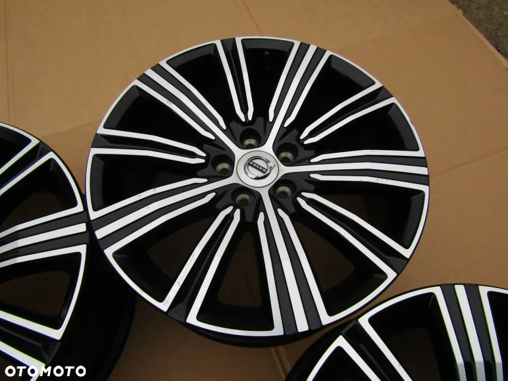 4x Felgi 18 Volvo S40 V60 S90 V90 C30 S60 XC40 XC60 8j 5x108 ET42 - 13