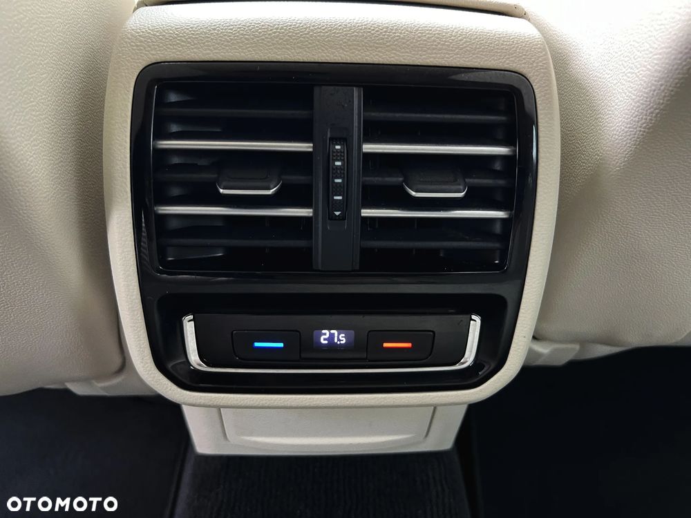 Volkswagen Passat Variant 1.8 TSI (BlueMotion Technology) DSG Highline - 24