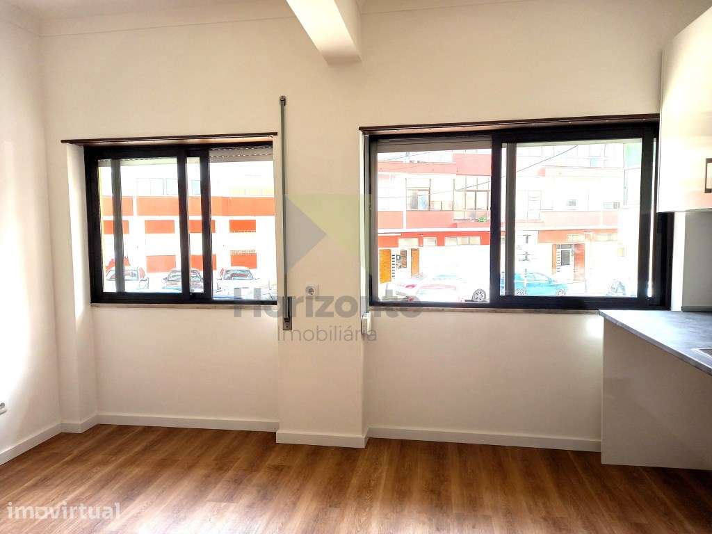APARTAMENTO T2 COMPLETAMENTE REMODELADO - BARREIRO - Grande imagem: 4/13