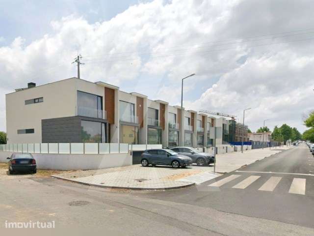 Moradias T3 de arquitetura moderna localizada em Cacia - Grande imagem: 2/32