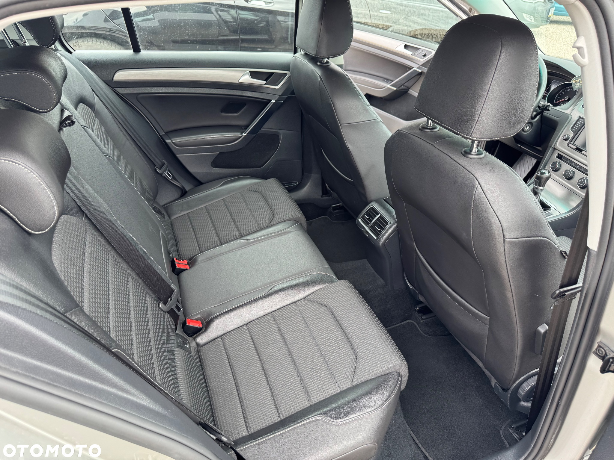Volkswagen Golf 2.0 BlueTDI Highline - 26