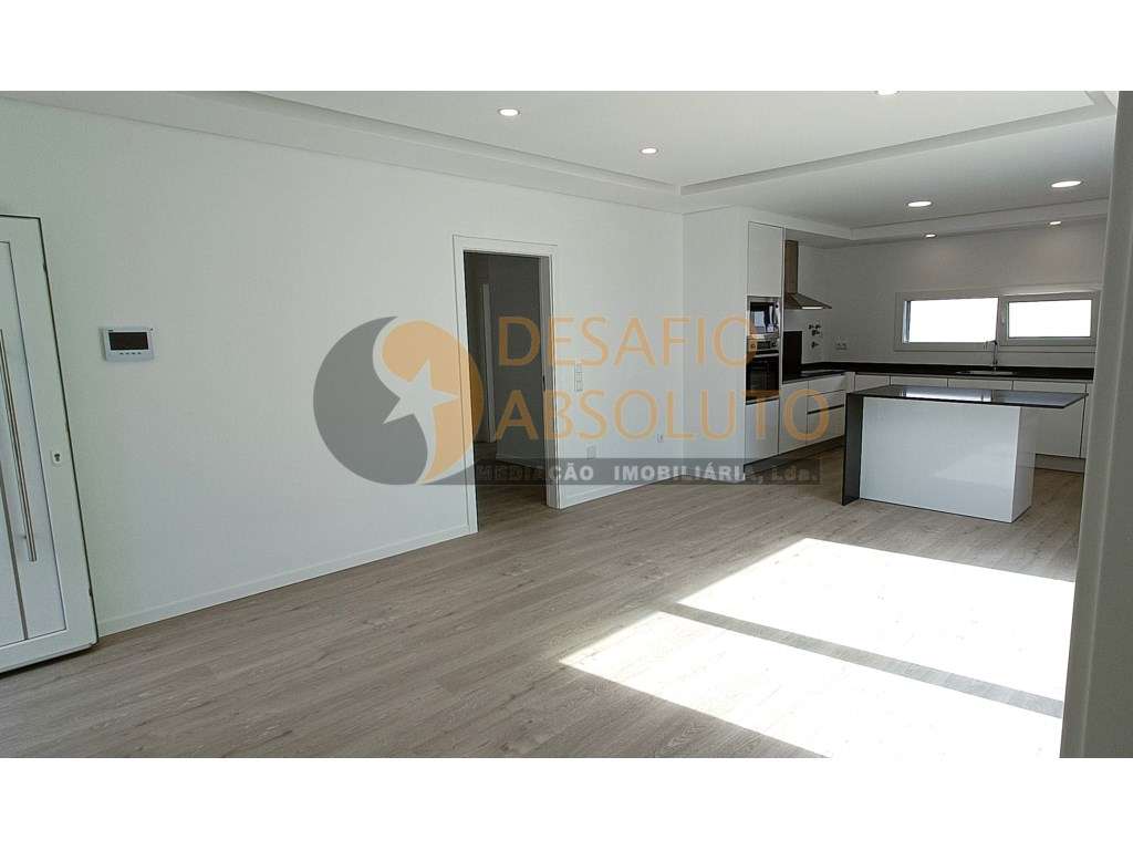 Moradia Geminada Térrea T4 c/ Piscina. Fernão Ferro - Grande imagem: 2/21