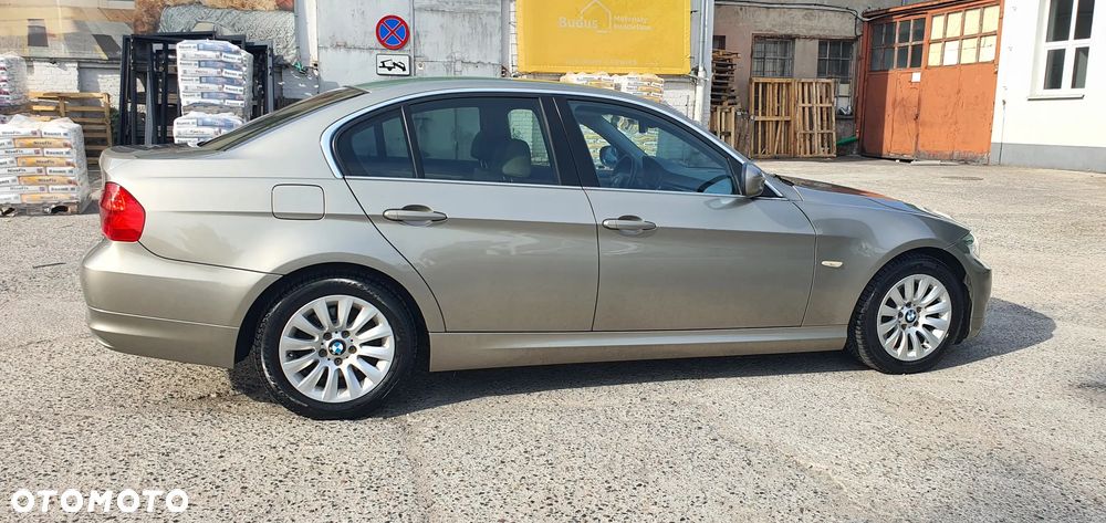 BMW Seria 3 325i Edition Exclusive - 15