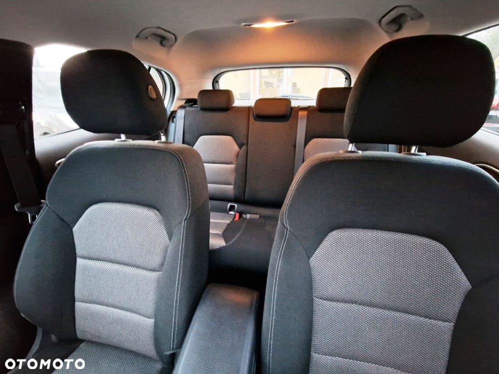 Mercedes-Benz GLA - 38