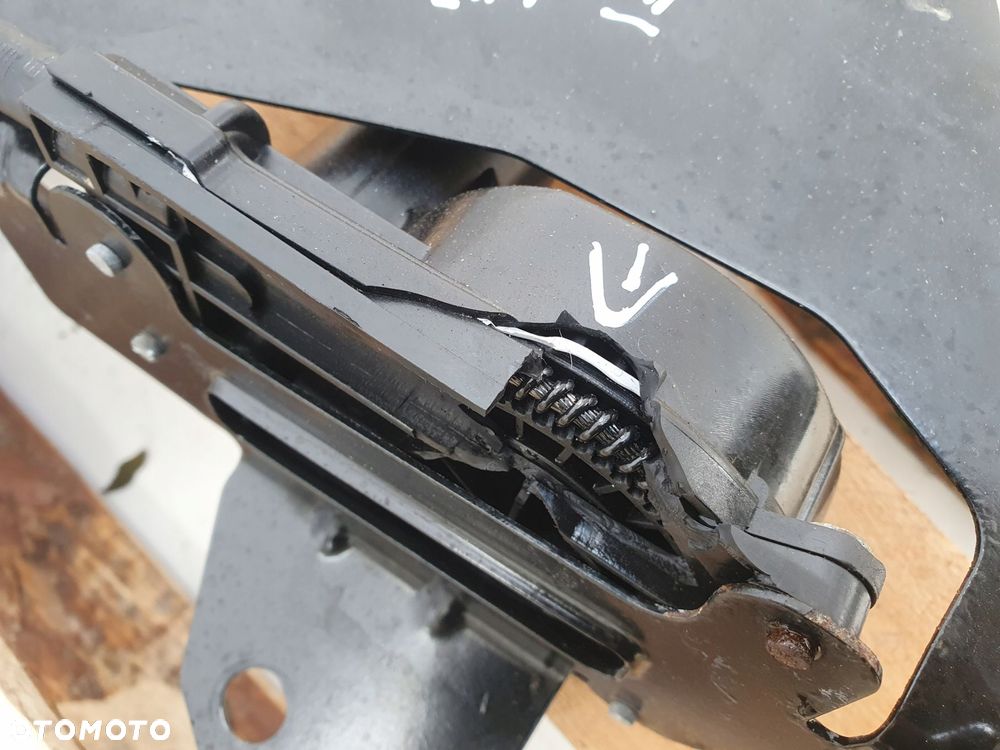 ZAMEK DRZWI PRZESUWNYCH Fiat Doblo II lift 521629950 prawy - 3