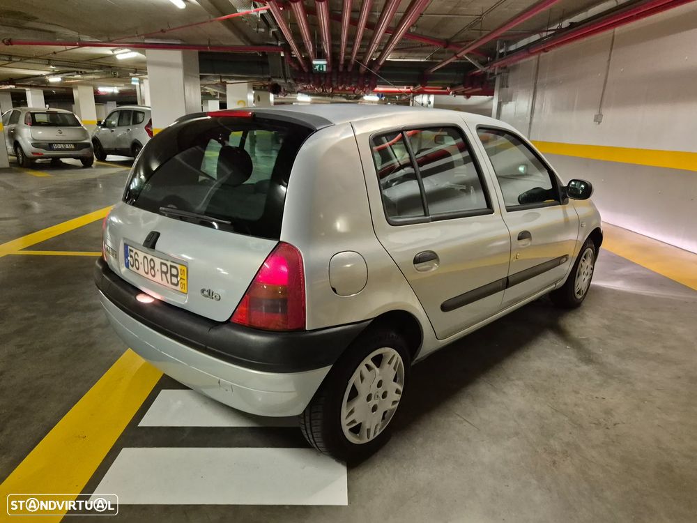 Renault Clio 1.2 RXE - 10