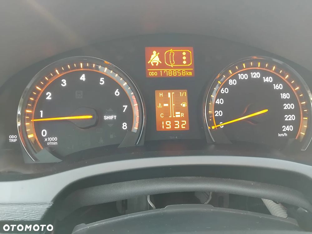 Toyota Avensis 1.8 Sol - 23