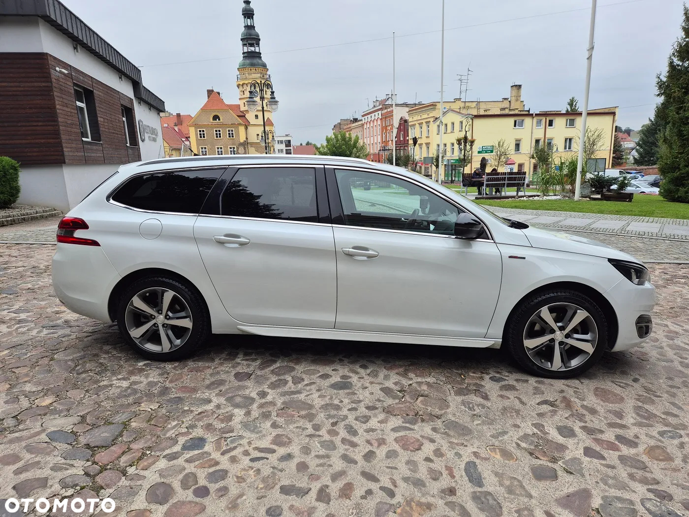 Peugeot 308 SW 1.2 PureTech Allure S&S - 8