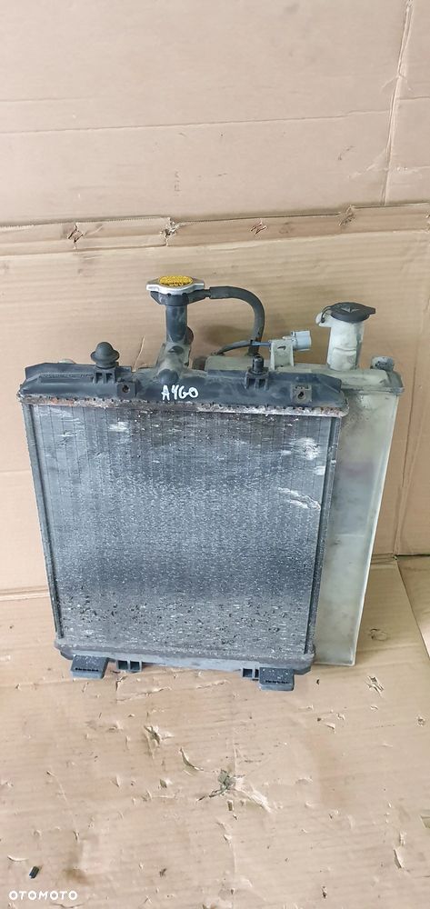 Pas przedni chłodnica wentylator Toyota Aygo I 1.0 - 2