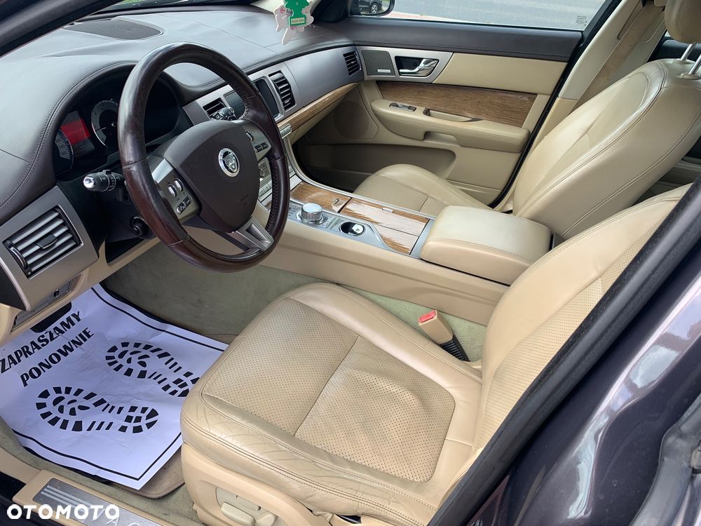 Jaguar XF 2.7 V6 Premium Luxury - 24