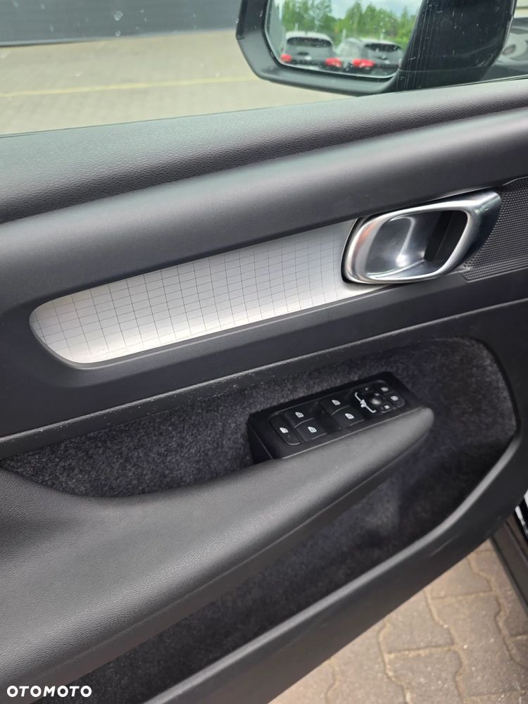 Volvo XC 40 T3 Geartronic Momentum Pro - 11