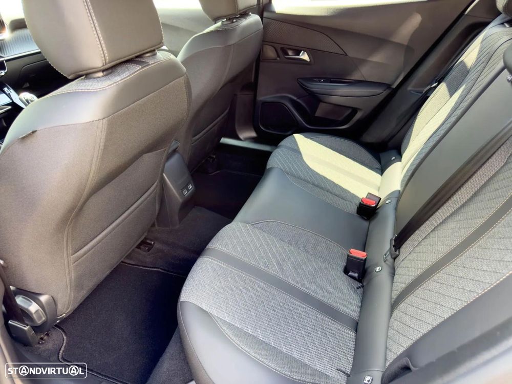 Peugeot 2008 1.2 PureTech Allure Pack — fotografia 9