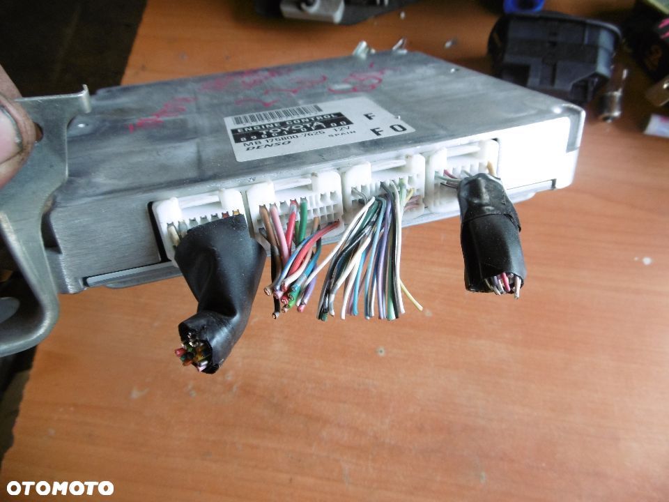 KOMPUTER SILNIKA TOYOTA COROLLA VERSO D4D 89661-0F100F - 2